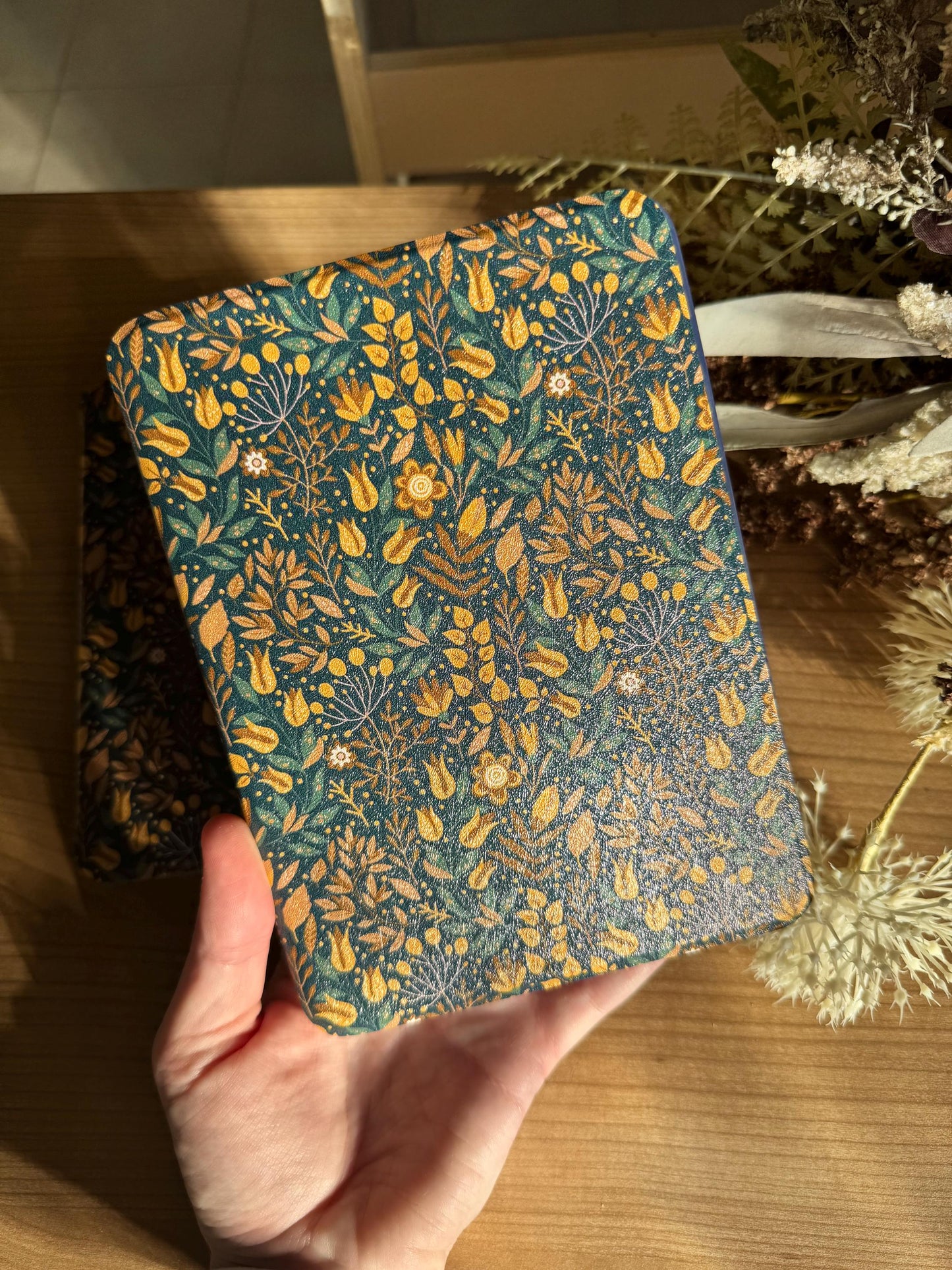 Autumn leaves Magnetic Detachable Flip Case for Kindle + 2 Free Inserts Included Magsafe Kindle case Colorsoft Basic Paperwhite