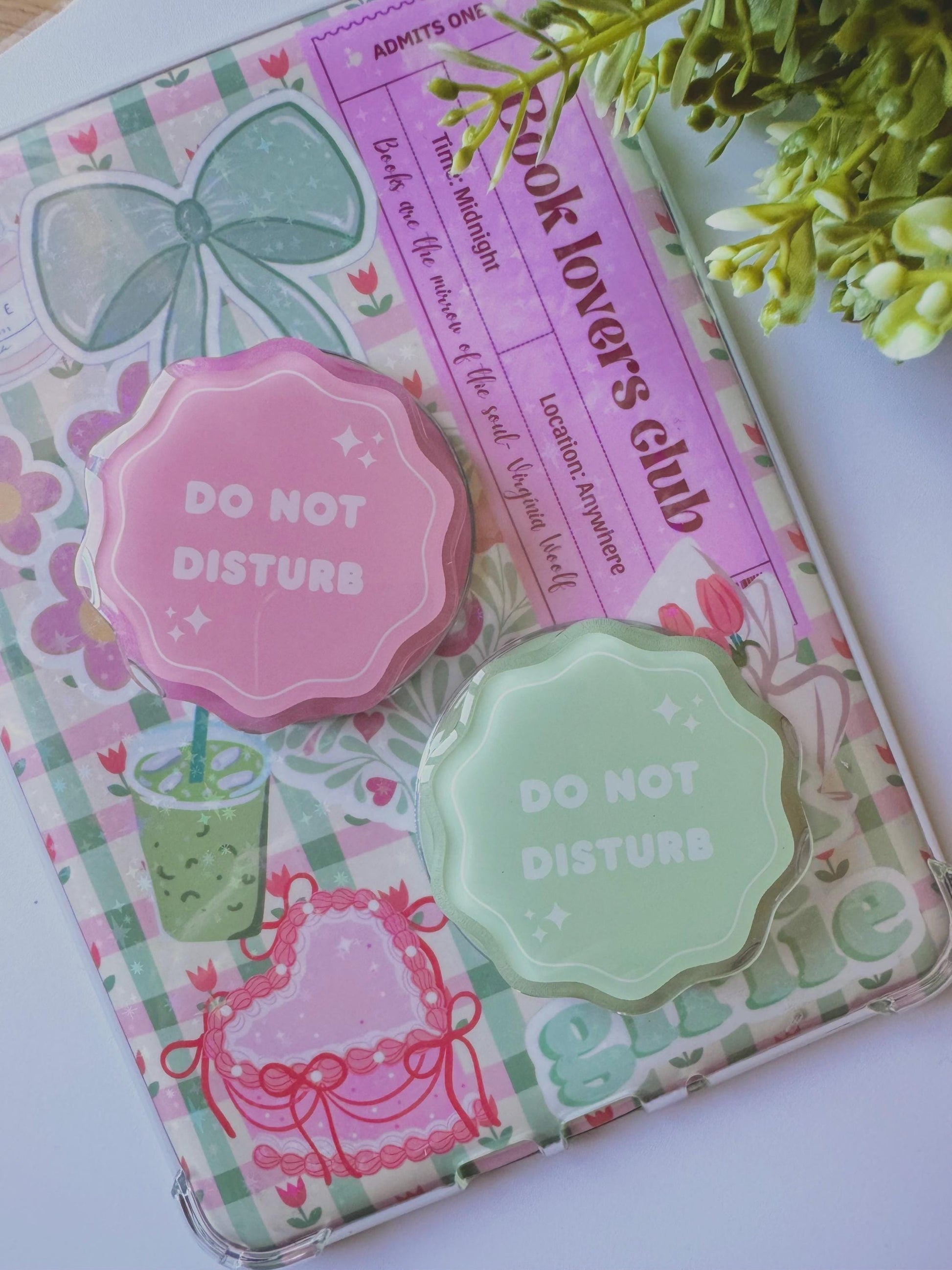 Do not disturb pink and mint green magnetic grip – MagSafe-compatible with adhesive for e-readers