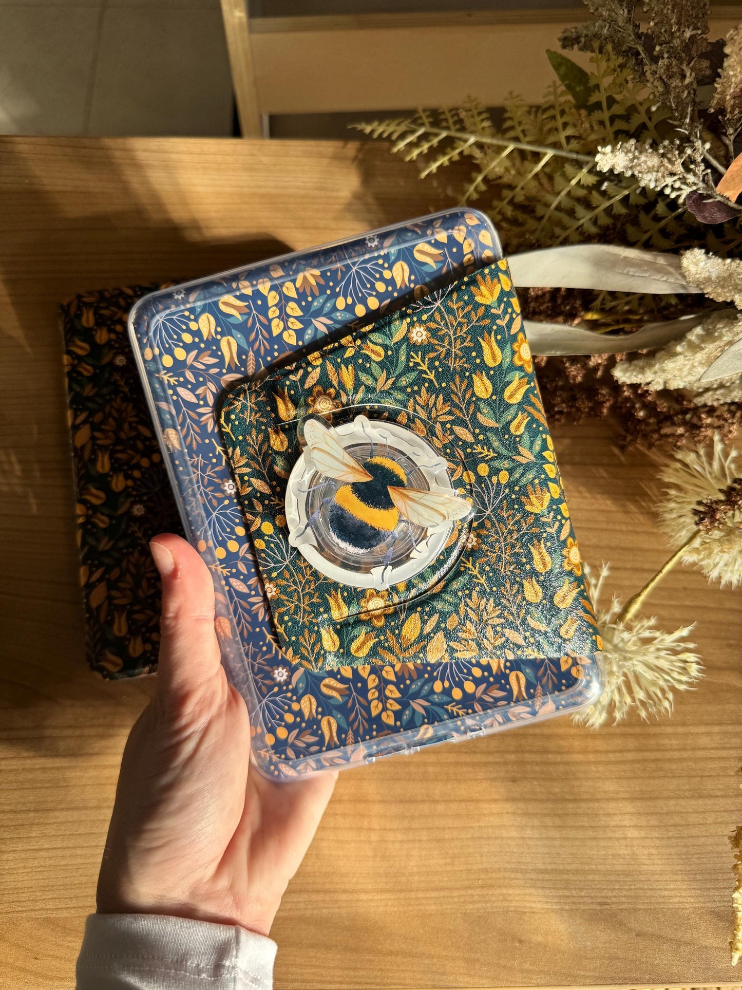 Autumn leaves Magnetic Detachable Flip Case for Kindle + 2 Free Inserts Included Magsafe Kindle case Colorsoft Basic Paperwhite