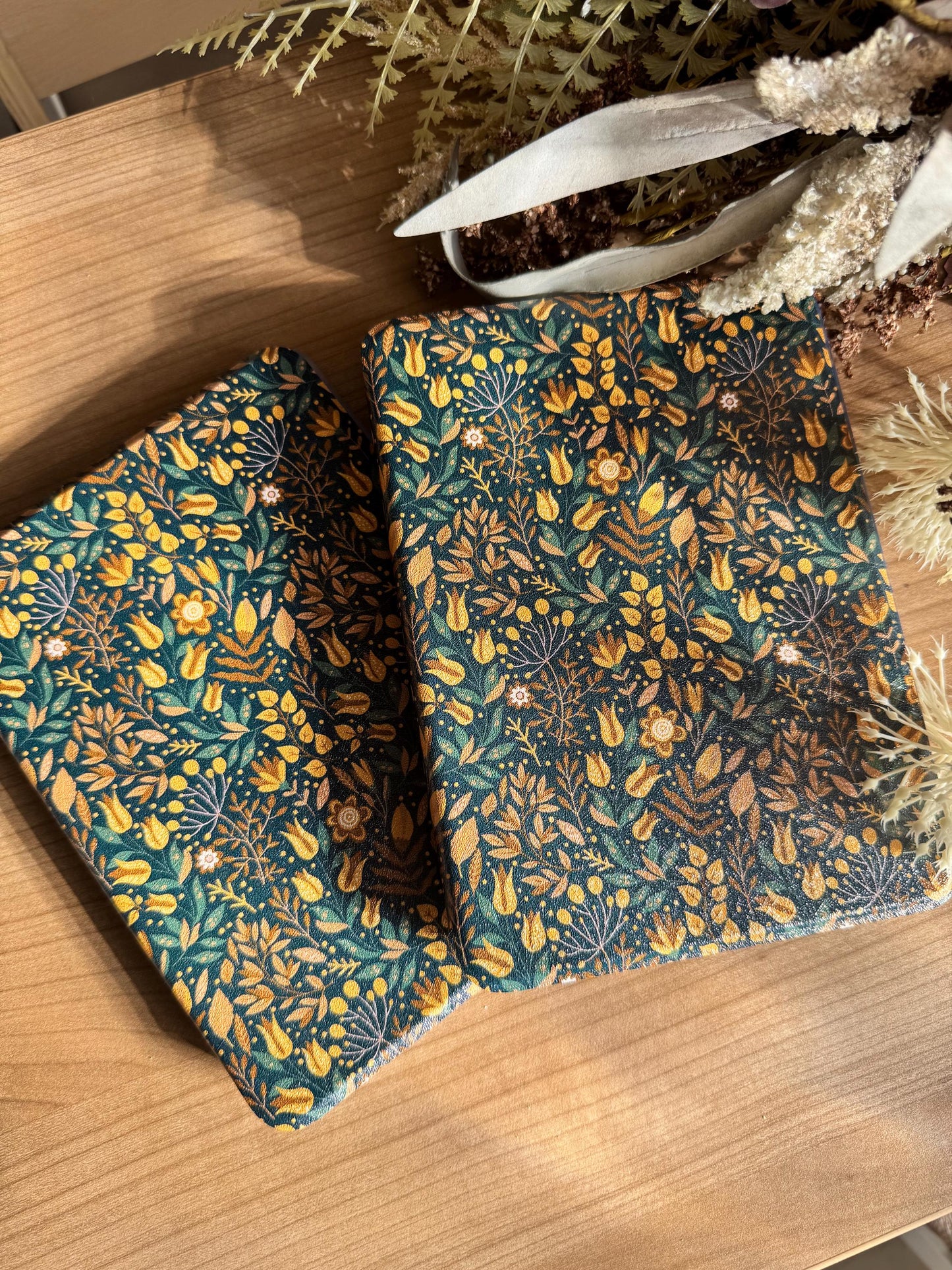 Autumn leaves Magnetic Detachable Flip Case for Kindle + 2 Free Inserts Included Magsafe Kindle case Colorsoft Basic Paperwhite