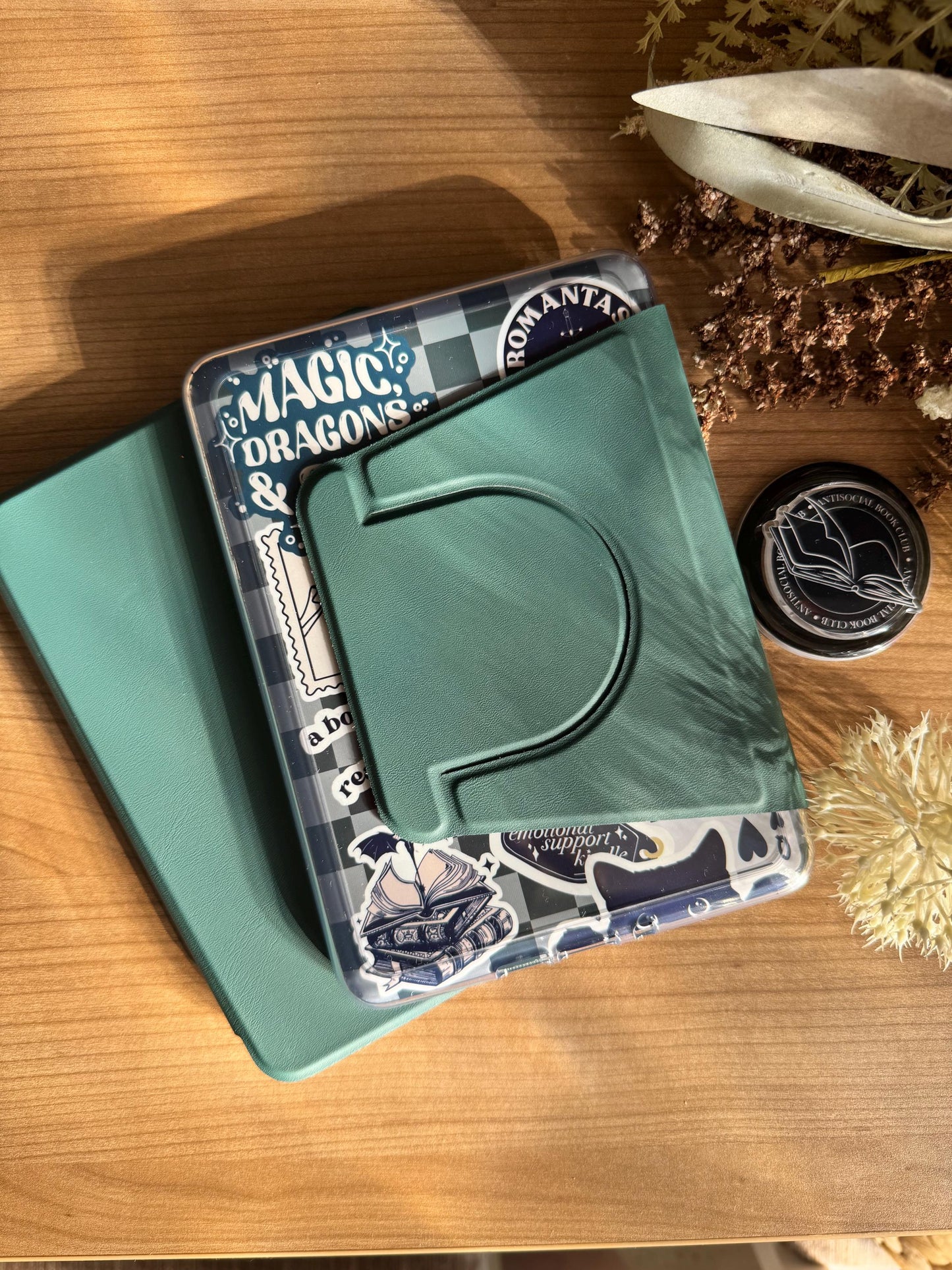 Forest Green Magnetic Kindle Case: Detachable Flip Cover + 2 Free Inserts