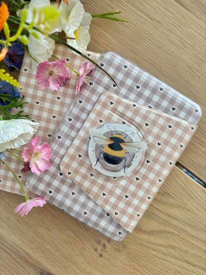 Beige gingham hearts Magnetic Detachable Kindle Case: Colorsoft Basic Paperwhite + 2 Free Inserts